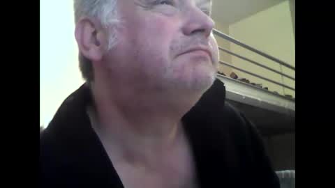 Snapshot of englishguysurrey chatting on 10/15/25, 06:02 englishguysurrey online show from 10/15/25, 06:02