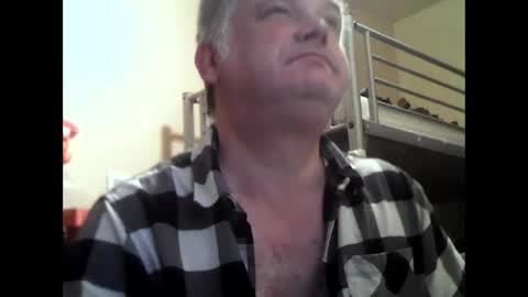 Snapshot of englishguysurrey chatting on 10/24/25, 05:59 englishguysurrey online show from 10/24/25, 05:59