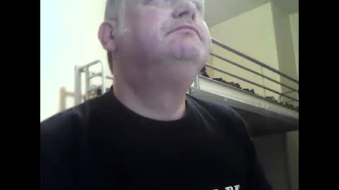 Snapshot of englishguysurrey chatting on 01/06/26, 07:01 englishguysurrey online show from 01/06/26, 07:01