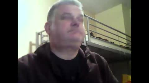 Snapshot of englishguysurrey chatting on 01/14/26, 05:07 englishguysurrey online show from 01/14/26, 05:07