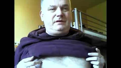 Snapshot of englishguysurrey chatting on 01/16/26, 10:52 englishguysurrey online show from 01/16/26, 10:52