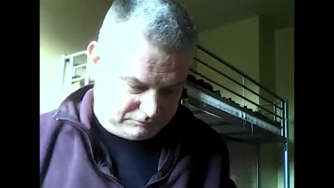 Snapshot of englishguysurrey chatting on 02/22/26, 02:04 englishguysurrey online show from 02/22/26, 02:04