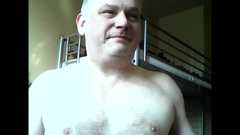 Snapshot of englishguysurrey chatting on 03/03/26, 02:01 englishguysurrey online show from 03/03/26, 02:01