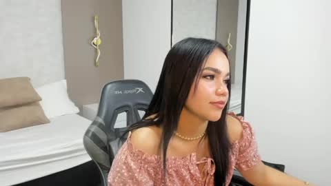 Snapshot of enma_grundy chatting on 04/29/26, 05:30 E N M A online show from 04/29/26, 05:30