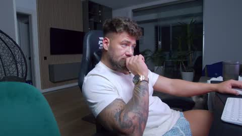 Erik online show from 01/31/25, 07:29