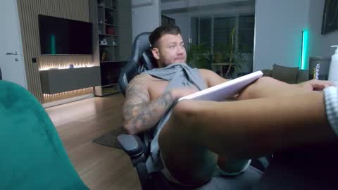 Erik online show from 12/01/25, 08:25