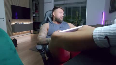 Erik online show from 12/18/25, 09:32