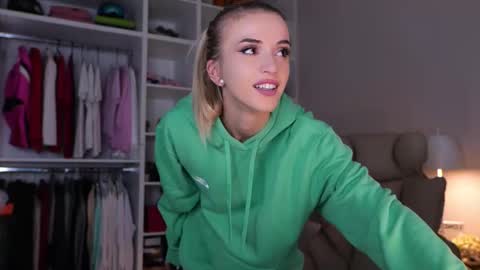 entya online show from 10/03/25, 05:26