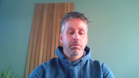 Snapshot of enzoenzo7 chatting on 02/19/25, 02:12 Enzos Massive Cock online show from 02/19/25, 02:12