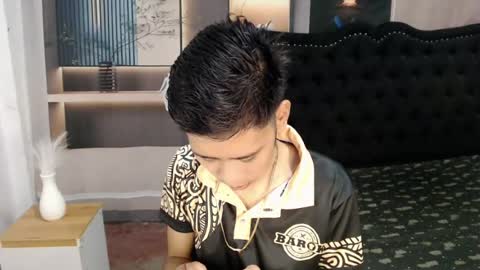 Snapshot of eouae chatting on 07/27/26, 10:33 ask me online show from 07/27/26, 10:33