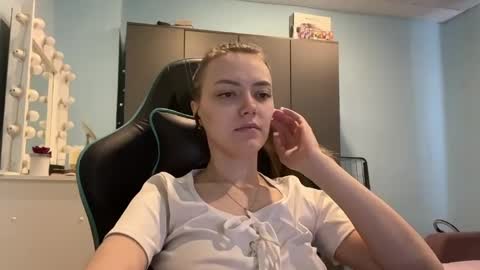 Lily online show from 04/21/26, 03:02