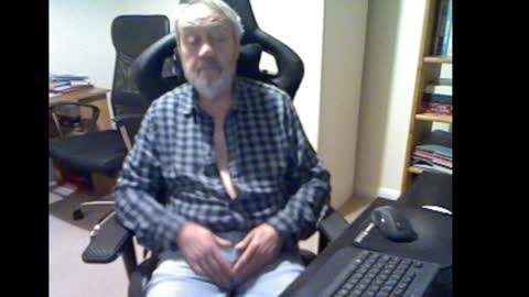 erasmus_d online show from 12/23/24, 06:27