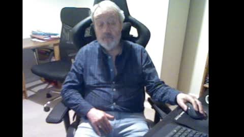 erasmus_d online show from 12/30/24, 05:44