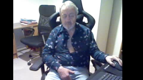 erasmus_d online show from 12/31/24, 06:13