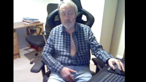 erasmus_d online show from 01/04/25, 05:58