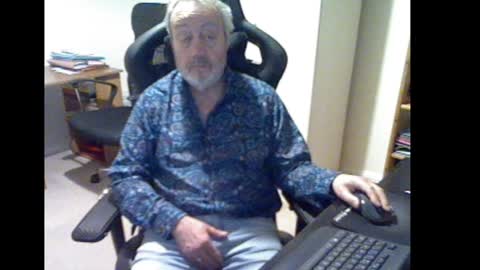 erasmus_d online show from 01/12/25, 06:05