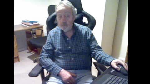 erasmus_d online show from 01/27/25, 06:09