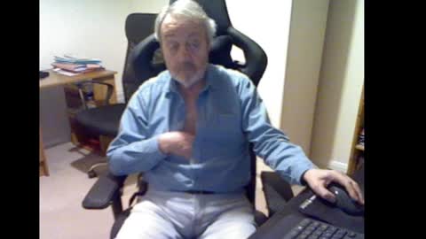 erasmus_d online show from 01/31/25, 06:03