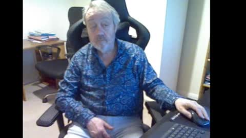 erasmus_d online show from 02/16/25, 05:26
