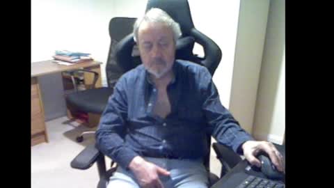 erasmus_d online show from 02/22/25, 06:41