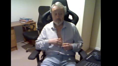 erasmus_d online show from 02/23/25, 05:50
