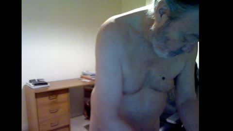 erasmus_d online show from 02/25/25, 06:09