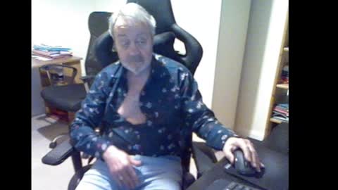 erasmus_d online show from 03/07/25, 06:33