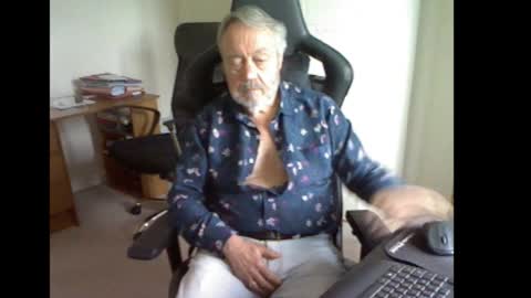 erasmus_d online show from 09/14/25, 04:39