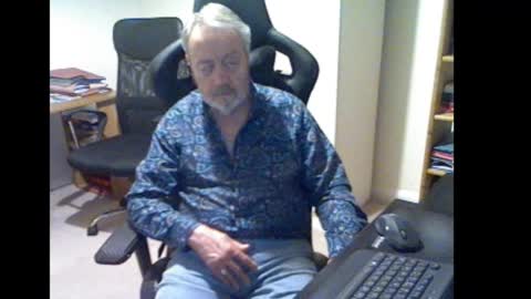 erasmus_d online show from 11/08/25, 05:34