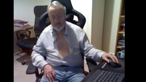 erasmus_d online show from 11/13/25, 06:07