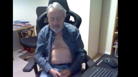 erasmus_d online show from 11/25/25, 06:52