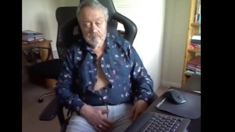 erasmus_d online show from 03/15/26, 05:52