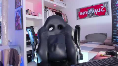 Snapshot of eren_blade_ chatting on 09/27/25, 04:17 Tht BOSS Eren online show from 09/27/25, 04:17