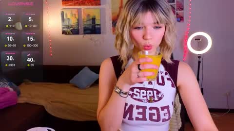 Snapshot of erica_winterr chatting on 01/29/25, 12:13 Erica Winterr online show from 01/29/25, 12:13