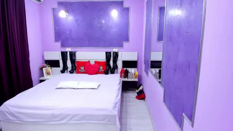 Snapshot of ericaforu chatting on 10/07/25, 03:47 Erica online show from 10/07/25, 03:47