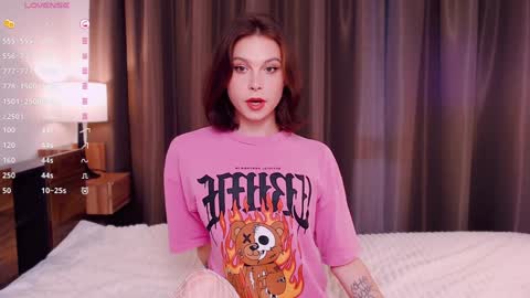 Snapshot of ericaglam chatting on 12/15/24, 11:45 Erica online show from 12/15/24, 11:45