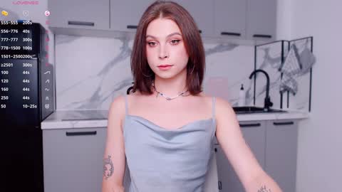 Snapshot of ericaglam chatting on 01/14/25, 04:29 Erica online show from 01/14/25, 04:29