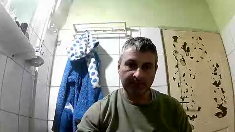 Snapshot of ericboy32 chatting on 02/09/25, 02:17 eric online show from 02/09/25, 02:17