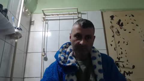 Snapshot of ericboy32 chatting on 02/24/25, 01:53 eric online show from 02/24/25, 01:53