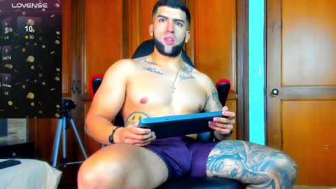 Snapshot of erick_blake_ chatting on 12/20/24, 04:09 my   online show from 12/20/24, 04:09