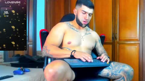 Snapshot of erick_blake_ chatting on 12/27/24, 03:42 my   online show from 12/27/24, 03:42