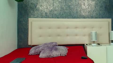   online show from 10/10/25, 04:22