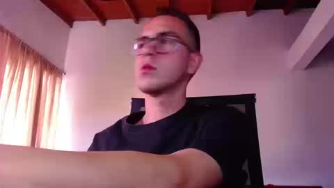 Snapshot of erik_rodriguez chatting on 09/25/25, 09:40 Erik rodriguez online show from 09/25/25, 09:40