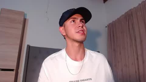 Snapshot of erik_rodriguez chatting on 06/17/26, 03:42 Erik rodriguez online show from 06/17/26, 03:42
