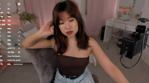erika_kim online show from 04/17/26, 07:33