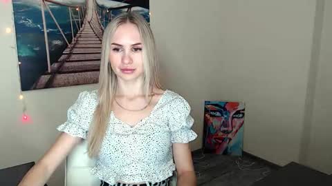 Erika online show from 10/03/25, 11:51