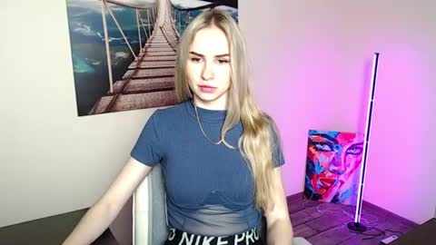 Snapshot of erikagavin chatting on 06/12/26, 11:53 Erika online show from 06/12/26, 11:53