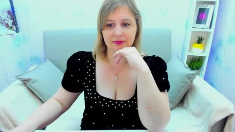 Snapshot of erikalov chatting on 05/24/26, 01:21 Adelina online show from 05/24/26, 01:21