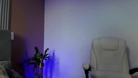 Eros Lux1 online show from 04/11/26, 12:09