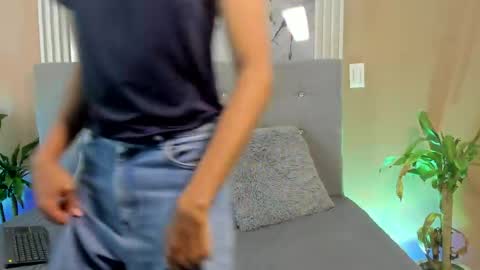 Eros Lux1 online show from 04/18/26, 12:09